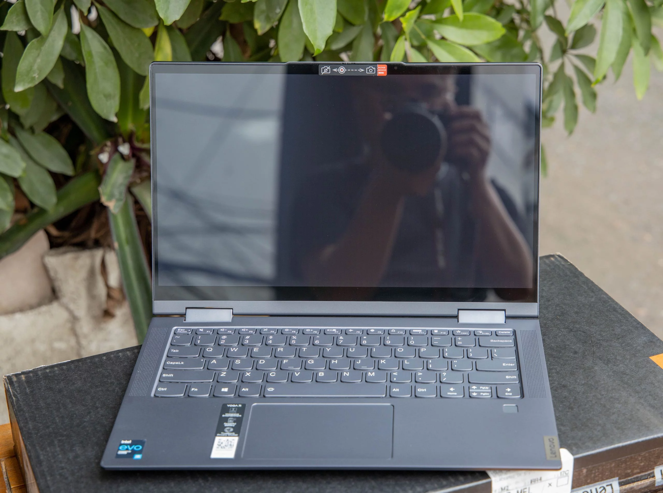 Màn hình yoga 7i full viền