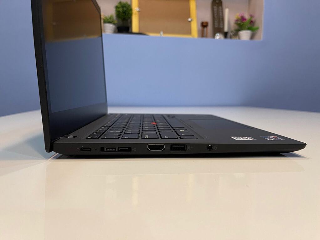 Cổng kết nối cạnh trái