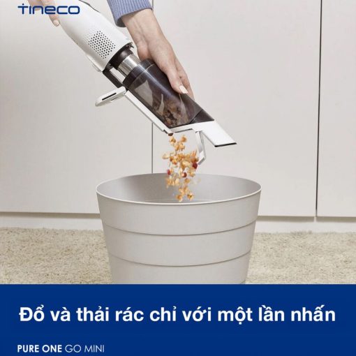 Máy Hút Bụi Tineco GO Mini đang sạc pin Li-ion qua cổng USB-C tiện lợi, sẵn sàng cho 15 phút sử dụng.